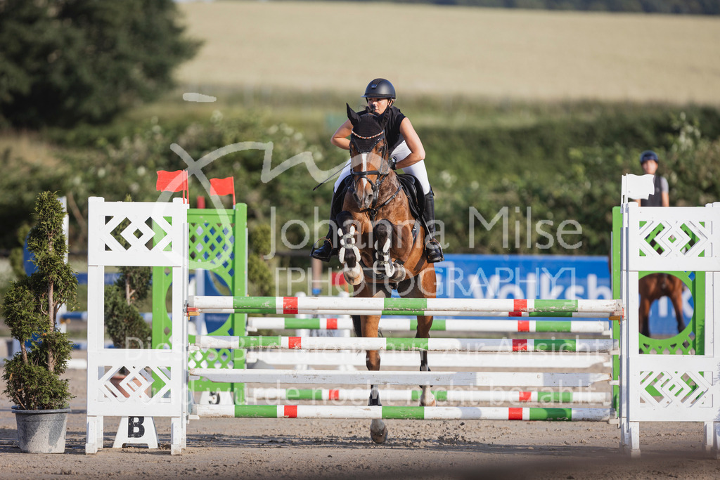 240628_LüPfSpTa_L-Spr-325 | Deine schönsten Turniermomente als professionelle Fotos! Entdecke hochwertige Pferdesport-Fotografie im Online-Shop. Jetzt Fotos finden & bestellen!