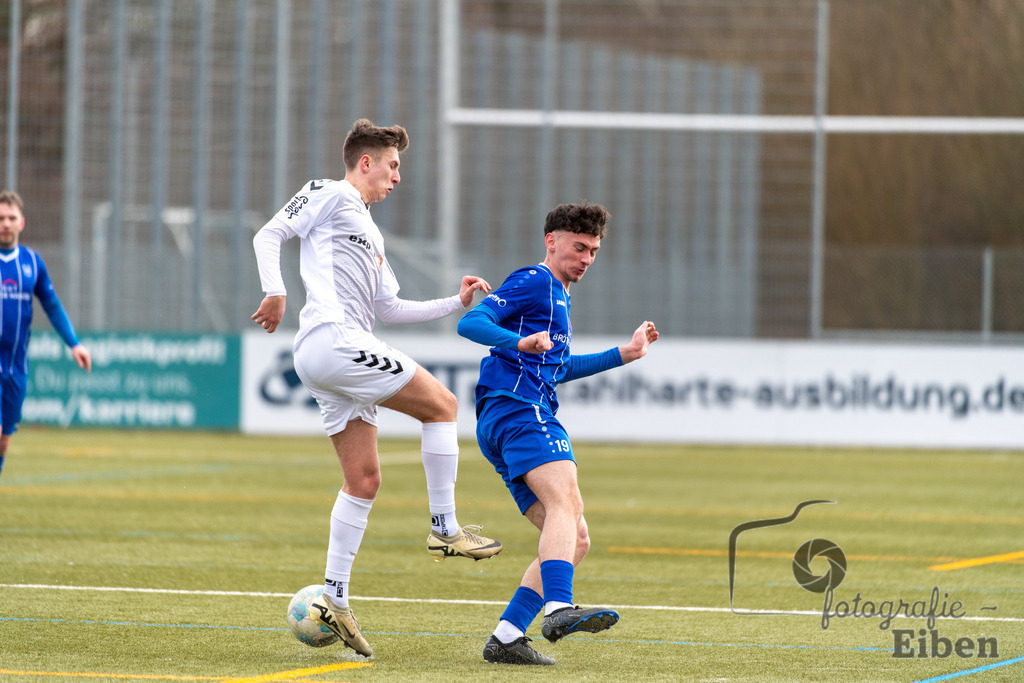 FC Rastede-SV Brake | Herren Bezirks-Testspiel; FC Rastede (blau)-SV Brake (weiß) am 02.03.2025 in Rastede (Sportanlage Kötterswegs), Photo: Philip Eiben 2025 - Realisiert mit Pictrs.com