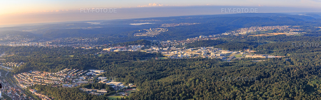 Luftbild: Panorama des Gewerbegebiet Karlsruher Straße von Norden im Ortsteil Nordstadt in Pforzheim im Bundesland Baden-Württemberg in Deutschland. Foto: IMG_092255-Pano.jpg vom 01.08.2016 durch Werner Riehm/FLY-FOTO.deAuflösung des Originals: 10406 x 3259 px
