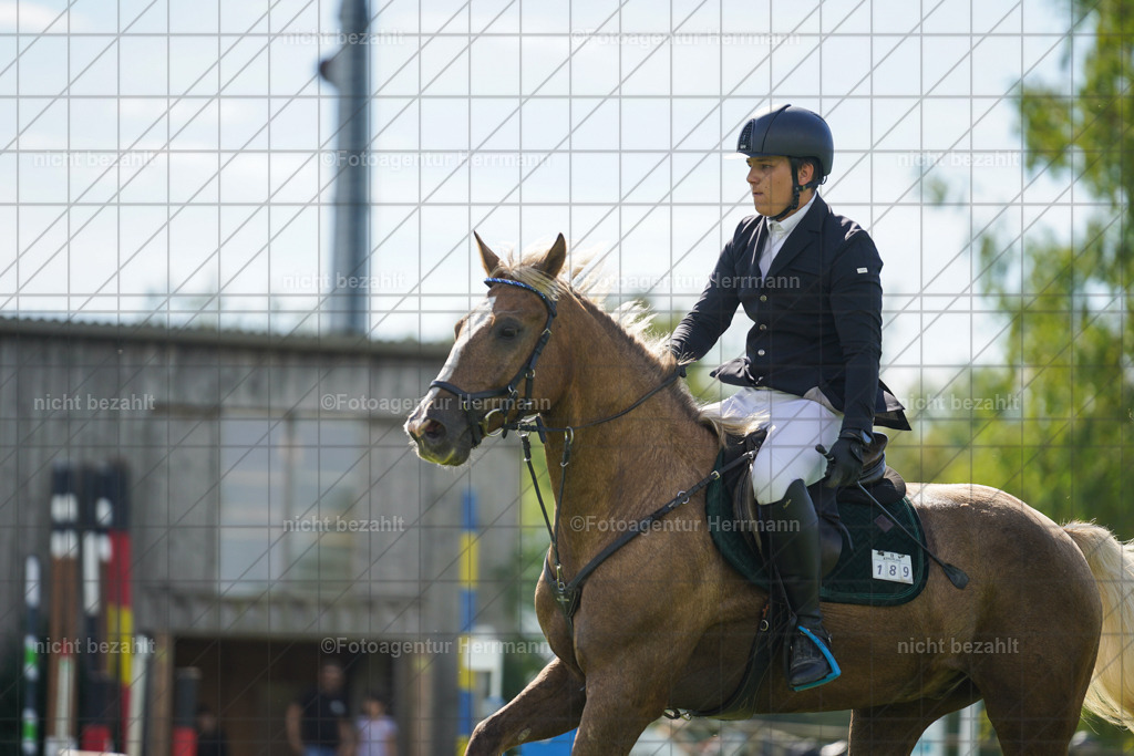 20230917-FAH09345 | Landsberg am Lech, 2023, Kaufbeuren, Kempten, Allgäu, Turnierfotografen Bayern, Fotoagentur Herrmann, Turnierbilder, Reitsport Fotos, Pferdefotograf, Augsburg, Bad Tölz, Dachau, Karlsfeld, Memmingen, Buchloe, Schwabmünchen