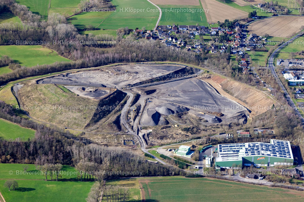 Luftbilder Hürtgenwald-9823 | Luftbildfotografie Hügel und Berg- Gelände der aufgeschütteten Mülldeponie " Dürener Deponie GmbH " an der Industriestraße in Hürtgenwald im Bundesland Nordrhein-Westfalen, Deutschland - Realisiert mit Pictrs.com