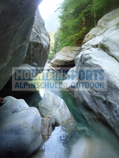 P7300206 | Bestelle die Bilder deines Berg- oder Wasser-Abenteuers mit Mountain Sports bequem von zu Hause aus direkt über unseren Online Fotoshop von pictrs.com. - Realisiert mit Pictrs.com