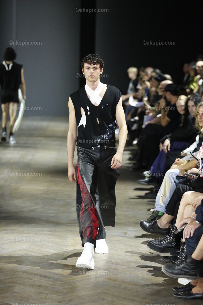 LML Studio auf der  MBFW Spring/Summer 2023 | Mercedes-Benz Fashion Week (MBFW)  Frühling / Sommer 2023 im Hotel Telegraphenamt Berlin in Berlin-Mitte. Die Kollektionen von LML Studio auf der MBFW Spring/Summer 2023. Das Bild zeigt Models mit der Kollektion von LML Studio.