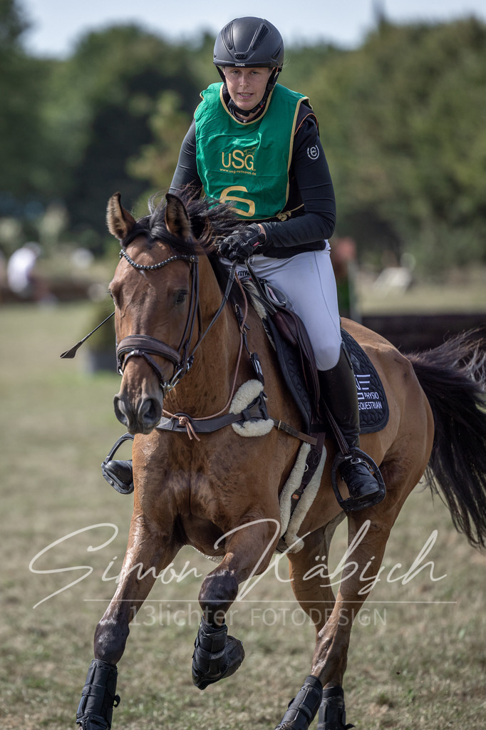 20250907-_3LI0936 | Tierfotografie Pferde, Hunde, Katzen, Haustiere.
Turnierfotografie Reitturniere, Reiten, Springreiten, Dressur in Hanau, dem Main-Kinzig-Kreis und dem Rhein-Main- Gebiet um Frankfurt