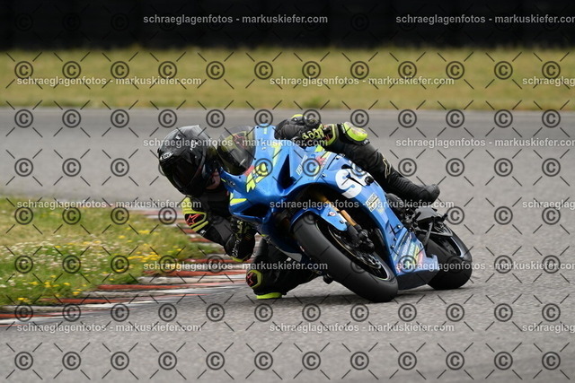 25bt02-1525 | markuskiefer.com - Realisiert mit Pictrs.com