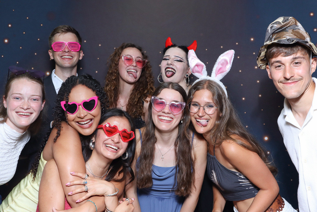 ZD260628112736-148 | Fotoshop von zweidimensional Fotografie. Ihr Fotograf im Aargau. Abzüge von Ihrem Fotobox Event bestellen.Abzüge von Ihrem Hochzeit bestellen.Abzüge von Ihrem Schulfotograf bestellen.
