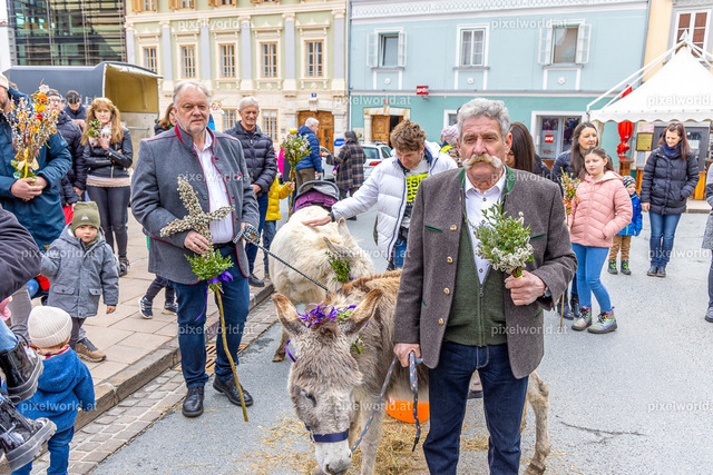 Palmbuschenweihe am Hauptplatz in Feldkirchen | Bildershop von pixelworld.at - Realisiert mit Pictrs.com