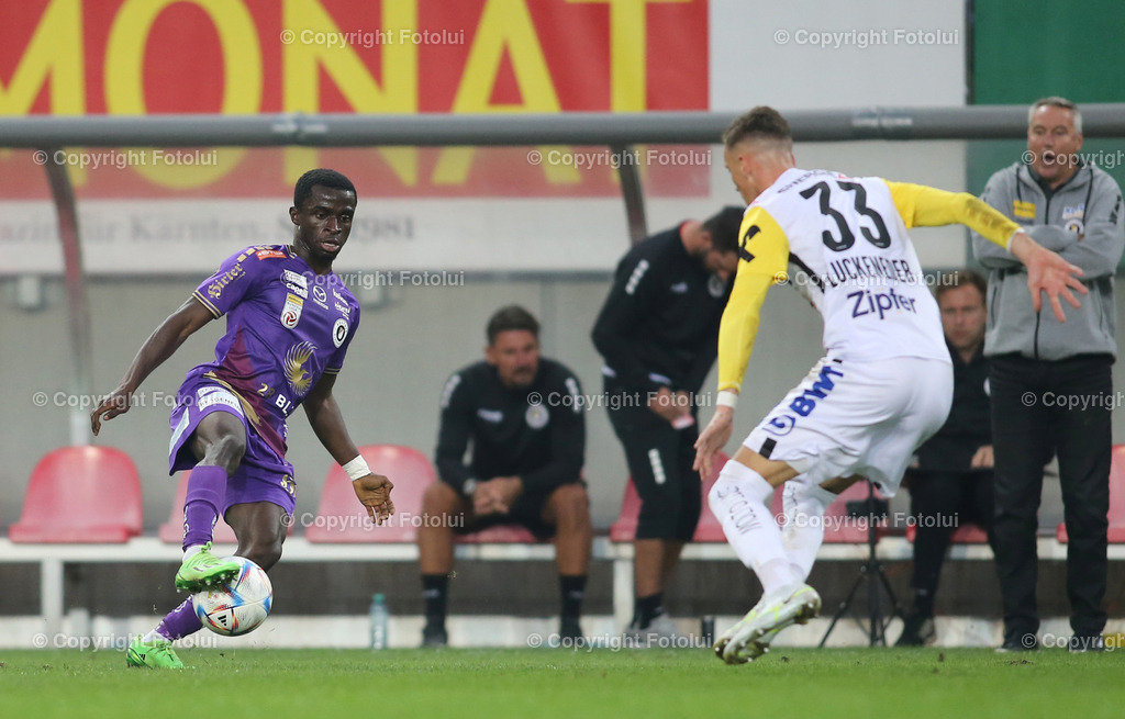 A_LUI_151022_05 | SPORT,FUSSBALL,TIPICO BUNDESLIGA AUSTRIA KLAGENFURT-LASK 15.10.20022 IM BILD :SOLOMON BONNAH (KLAGENFURT) UND FELIX LUCKENEDER  (LASK) FOTO:FOTOLUI/MARIOWIMMER