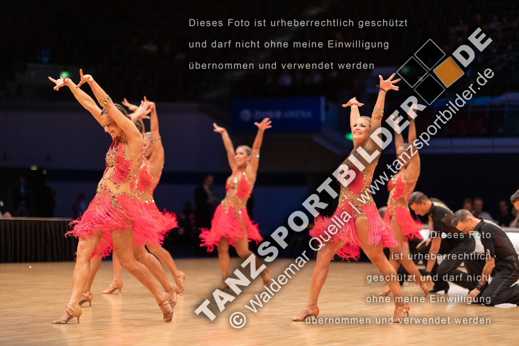 20221112-03189 | Hier finden Sie Tanz Bilder vom Latein und Standard Formationen tanzen. Sportbilder vom Tanzsport. Schöne Fotos und von Weltmeisterschaft, Europameisterschaft, Bundesliga, Regionalliga, Oberliga und Landesliga sowie von GOC Stuttgart, DanceComp, WM Bremen