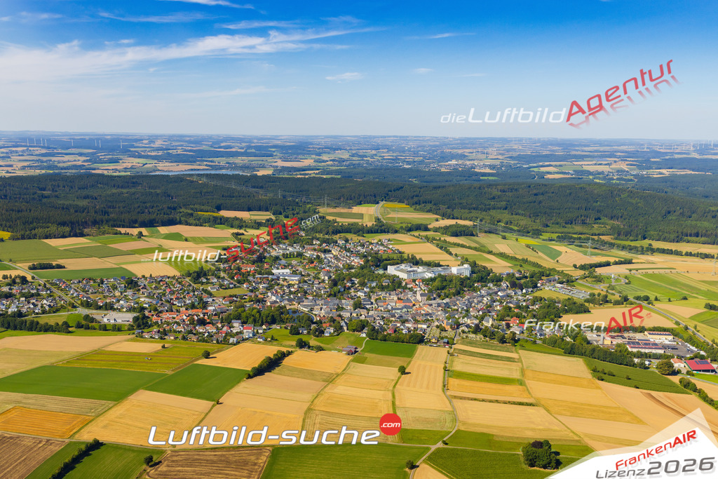 Luftaufnahme von Kirchenlamitz - Die Luftaufnahme wurde 2025 vom UL-Flugzeug heraus erstellt ( keine Drohne ) - Hochauflösende Luftaufnahme - für professionelle Ausdrucke geeignet. Die Geschenkidee !Mit Lizenz und Bildrechte bestellbar