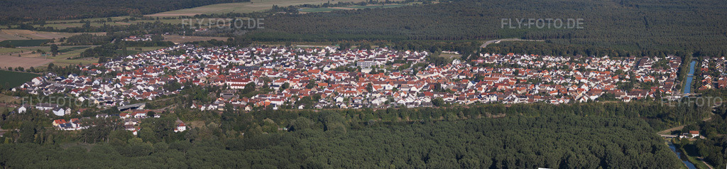 Luftbild: Panorama im Ortsteil Neudorf in Graben-Neudorf im Bundesland Baden-Württemberg in Deutschland. Foto: IMG_51779-Bearbeitet.jpg vom 18.08.2012 durch Werner Riehm/FLY-FOTO.deAuflösung des Originals: 11000 x 2559 px