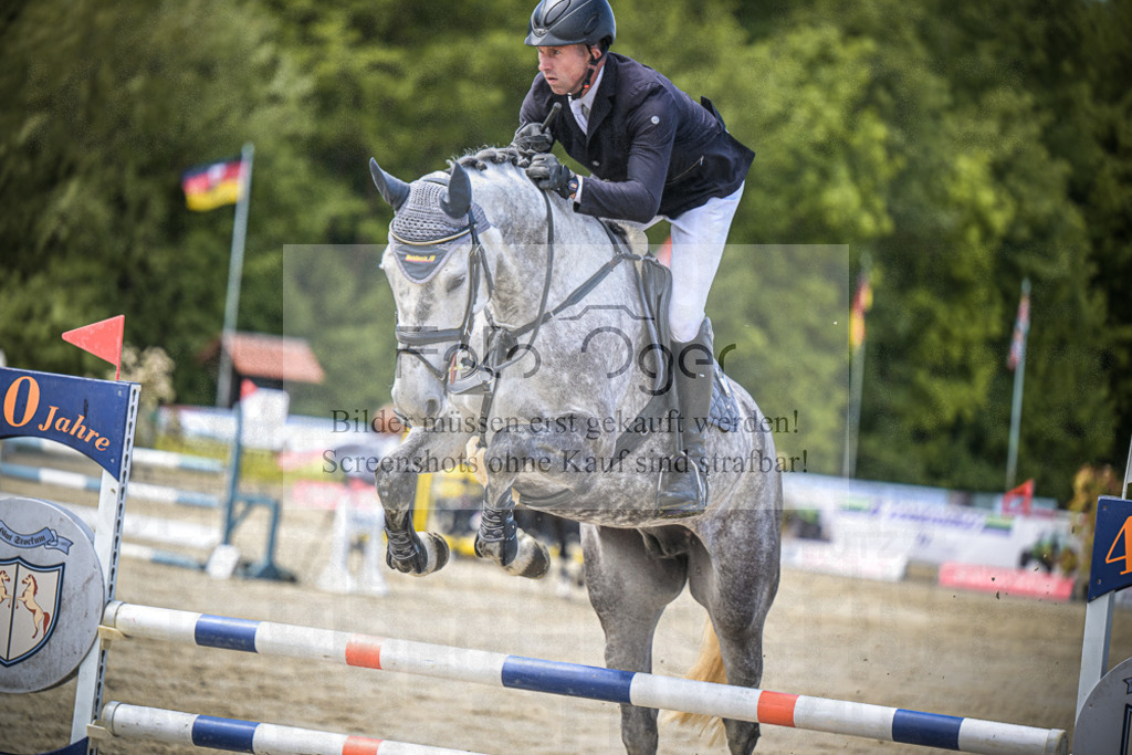 DOS_4040 | Entdecke hochwertige Reitturnierfotos von Foto Oger. Professionell, emotional und authentisch – jetzt Lieblingsmomente im Shop bestellen.Deutschlandweite Turnierfotografie. - Realisiert mit Pictrs.com