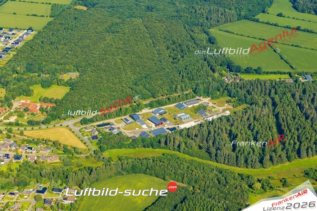 Gewerbegebiet Wallsbüll Bild- Das Luftbild wurde 2025 vom UL-Flugzeug heraus erstellt ( keine Drohne bzw. Drohnenaufnahme ) - Hochauflösende Luftaufnahme -Nicht vergleichbar mit Google Maps oder Satelittenbilder- Die Geschenkidee !Mit Lizenz und Bildrechte bestellbar - CC