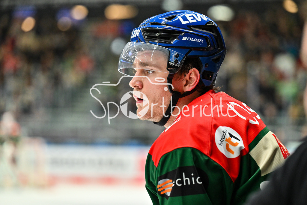 Augsburger Panther - EHC RB München | AUGSBURG, DEUTSCHLAND - 27. FEBRUAR: im Bild Alexander BLANK (Augsburger Panther 26) an der Bande / Einzelfoto / Freisteller während dem Match zwischen den Augsburger Panthern und dem EHC RB München am 46. Spieltag der Penny DEL im Curt Frenzel Stadion