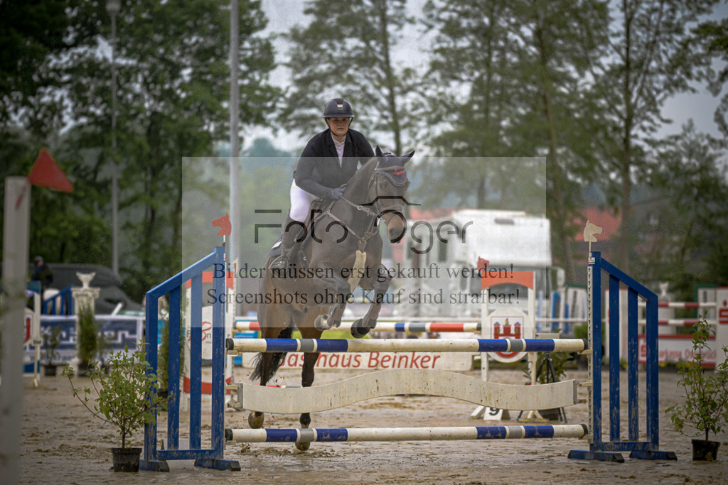 20240505-DOS_7001 | Entdecke hochwertige Reitturnierfotos von Foto Oger. Professionell, emotional und authentisch – jetzt Lieblingsmomente im Shop bestellen.Deutschlandweite Turnierfotografie. - Realisiert mit Pictrs.com