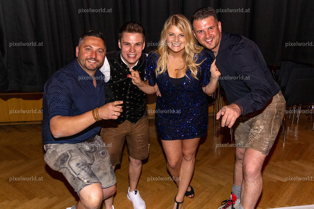 Schlager trifft Tracht | Bildershop von pixelworld.at - Realisiert mit Pictrs.com