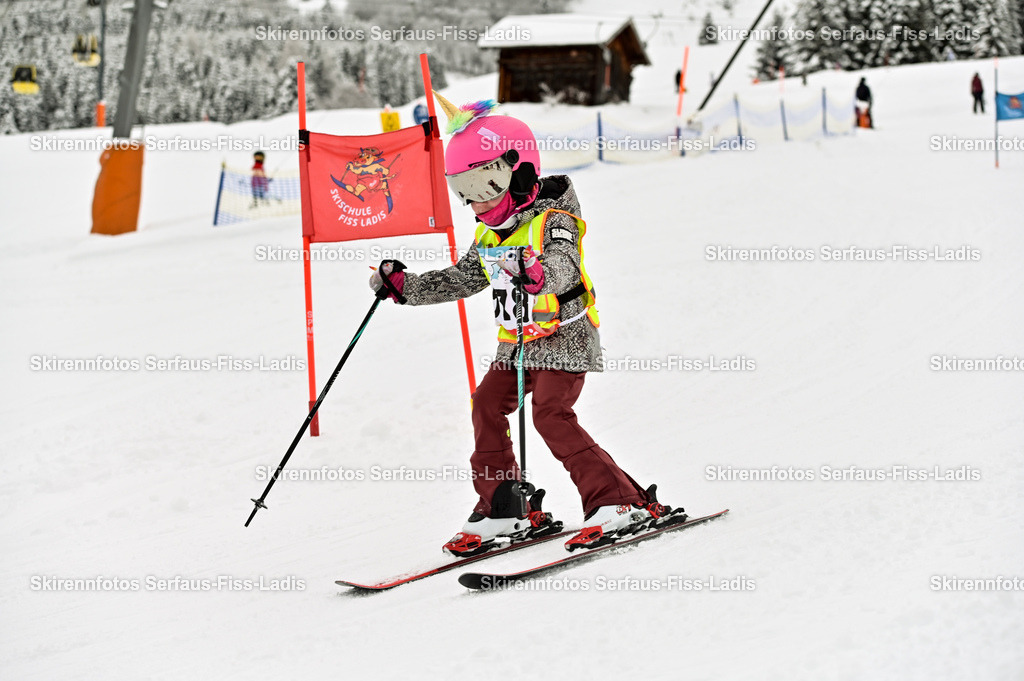 SRF_20.02.2026_0551 | Skirennfotos,Serfaus,Fiss,Ladis,Kinderskirennen,Winter,Tirol,Oberland,skirace,SFL,feelfree,weil wir's genießen,ski,Ski,skifahren,Sonnenplateau, - Realisiert mit Pictrs.com