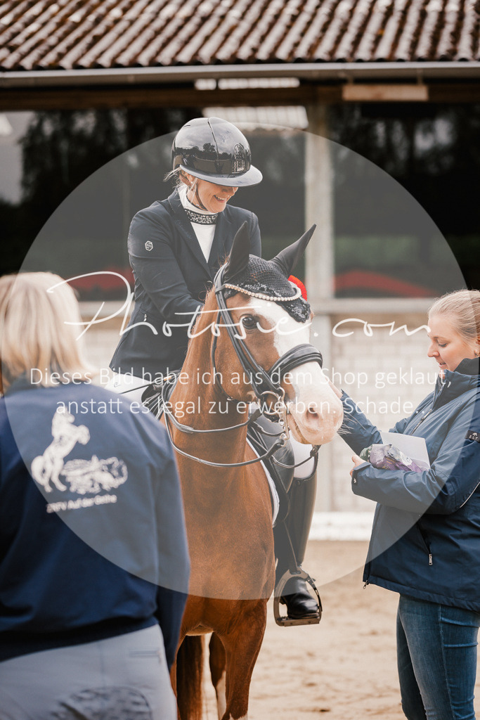 3I6A7854 | Stimmungsvolle Portraits und Reitsportfotografie im Ruhrgebiet und im Münsterland.

Pferdefotografie, Hundefotografie, Tierfotografie, Reportagen, Portraits von Tier und Mensch, Turnierfotografie in Bochum, Recklinghausen, Marl, Haltern am See, Dülmen.. - Realisiert mit Pictrs.com
