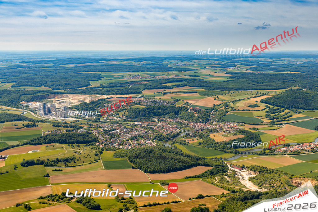 Das Luftbild der Stadt Harburg wurde 2022 vom Flugzeug heraus erstellt (keine Drohnen-Aufnahmen) Aufnahmehöhe ca.450 Meter- hohe Bildauflösung und Druck-Qualität. Garantiert!