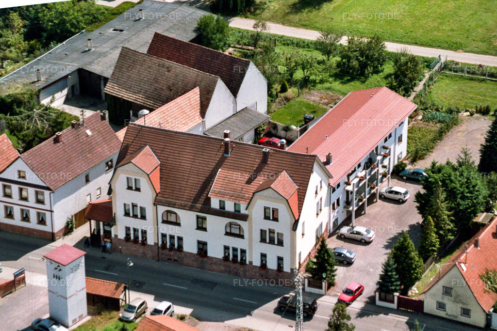 Luftbild: Kandel Saarstraße Hotel Pfälzer Hof in Kandel im Bundesland Rheinland-Pfalz in Deutschland. Foto: ROL01000.jpg vom 28.08.2005 durch Werner Riehm/FLY-FOTO.de