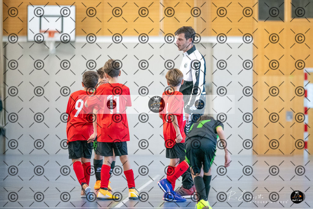 20251129_FCR-Hallenturnier-E_RAW-2_022-16 | Sport und Naturfotografie von Roberto Esposito zeigt echte Momente Bewegung und die Schönheit der Natur. Ausdrucksstarke Bilder schaffen Emotionen.