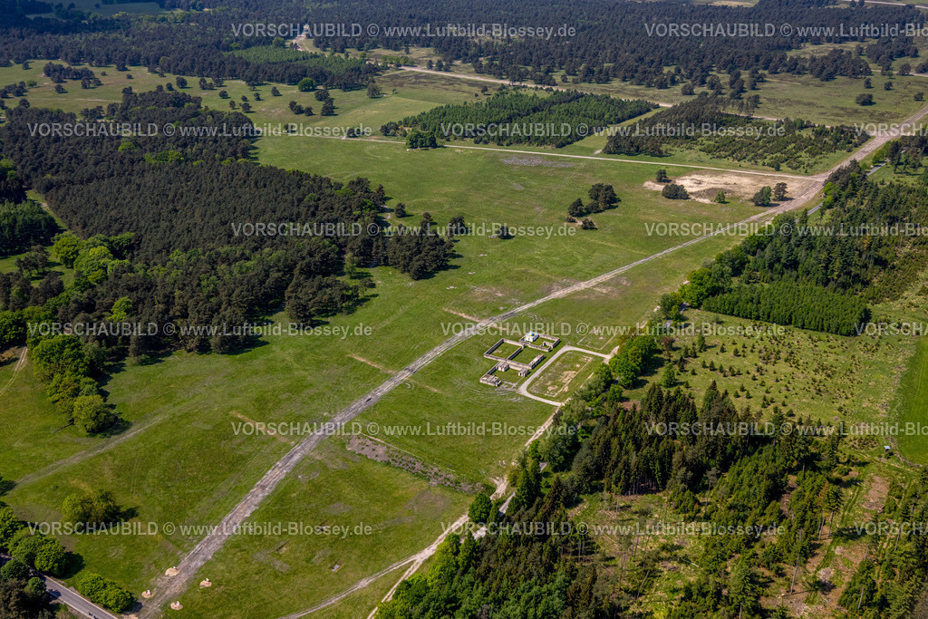 Schlangen240505117Oesterholz-Haustenbeck_Senne | Luftbild, Senne Heidelandschaft, Afghanistan Kampfdorf Übungsplatz mit Moschee, Schlangener Straße Ecke Haustenbeckerstraße, Oesterholz-Haustenbeck, Schlangen, Ostwestfalen, Nordrhein-Westfalen, Deutschland
