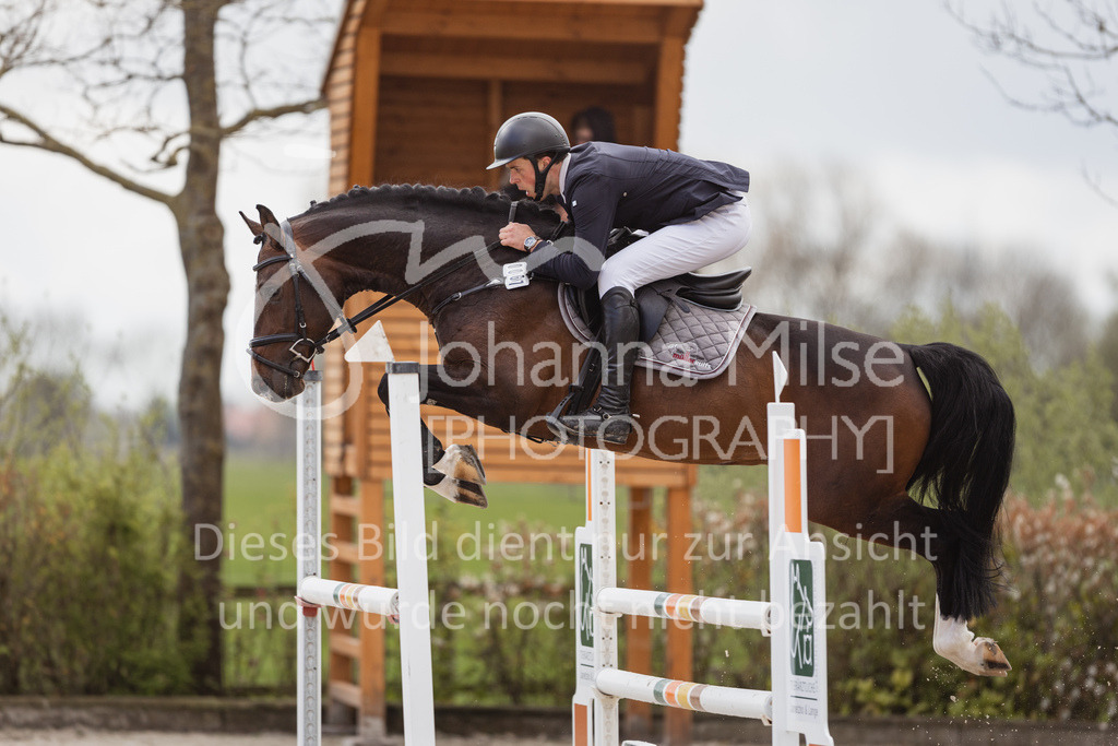 230425_Lemwerder_03SprPf-L-314 | Deine schönsten Turniermomente als professionelle Fotos! Entdecke hochwertige Pferdesport-Fotografie im Online-Shop. Jetzt Fotos finden & bestellen!