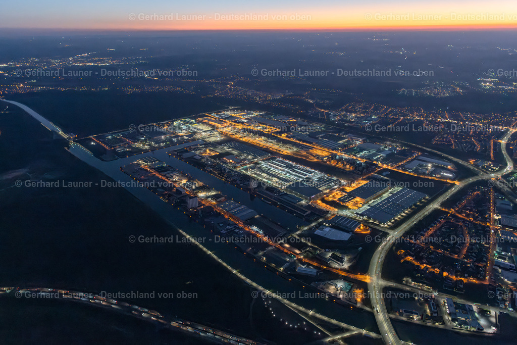 3901352 | Der Hafen Nürnberg ist ein Binnenhafen und ein Güterverkehrszentrum am Main-Donau-Kanal, Nachtaufnahme