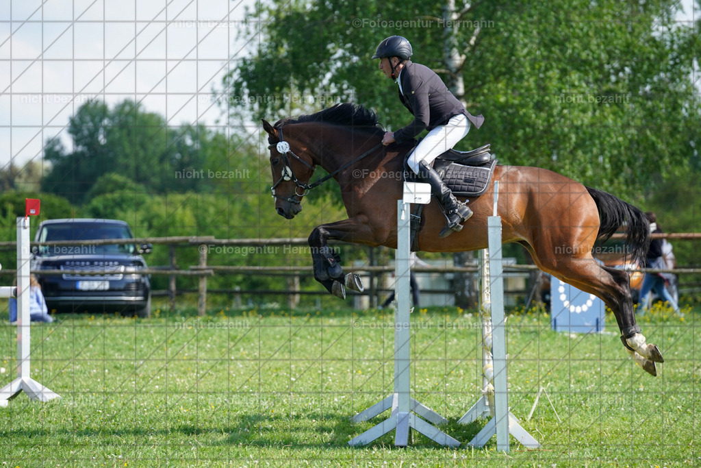 20240509-FAH02965 | Fotos von dem Turnier in Bayern, Landsberg am Lech, Reitsportbilder, Turnierfotografen Bayern, Fotoagentur Herrmann, Springreiten, Reitsportfotograf, Pferdefotograf, Turnierbilder