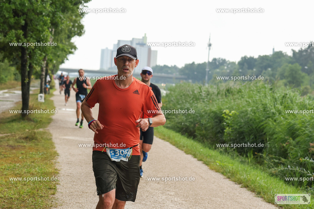 LUR_1527 | 34. M-net Erlanger Triathlon 2025 #erlangertriathlon  #mnettriathlon2025 #mnettriathlon #team #olympischedistanz #mitteldistanz #triathlon #maindonaukanal  #erlangertriathlon2025 #yourpictrs #tv1848 #tv1848erlangen  #triathlonbayern #sportinerlangen #demsportverbunden #sportshot_your_pictrs Copyright: www.sportshot.de