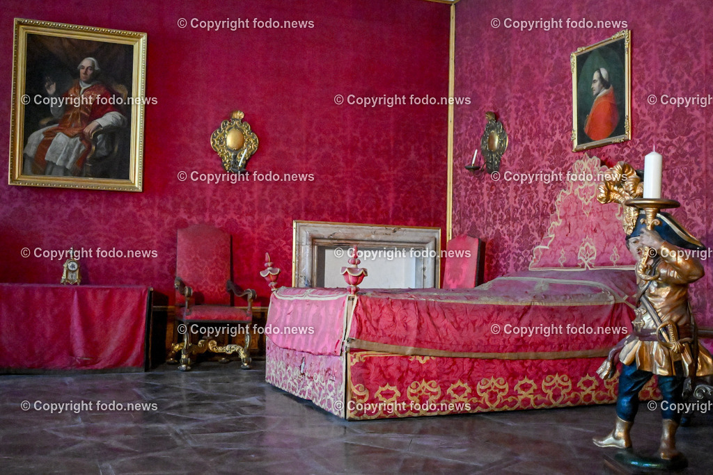 Stift St. Florian_ 08.08.023-44 | 08.08.2023, St. Florian, AUT, Augustiner Chorherrenstift St. Florian, im Bild Zimmer in dem Papst Pius VI genaechtigt hat, Papstzimmer