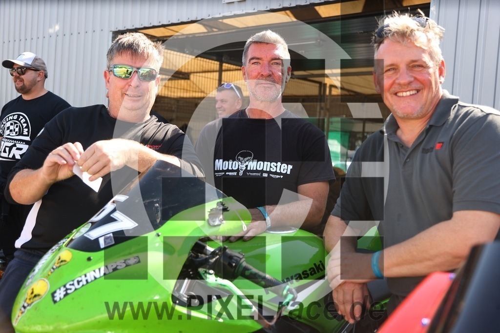 teams-20240905_04809 | Schöne Erinnerungen an spannende Momente - das festzuhalten ist unser Job. PIXELrace.de ist seit 2003 auf den Rennstrecken Europas unterwegs um die Action draußen beim Fahren und die wunderbare Stimmung imm Fahrerlager für euch einzufangen.