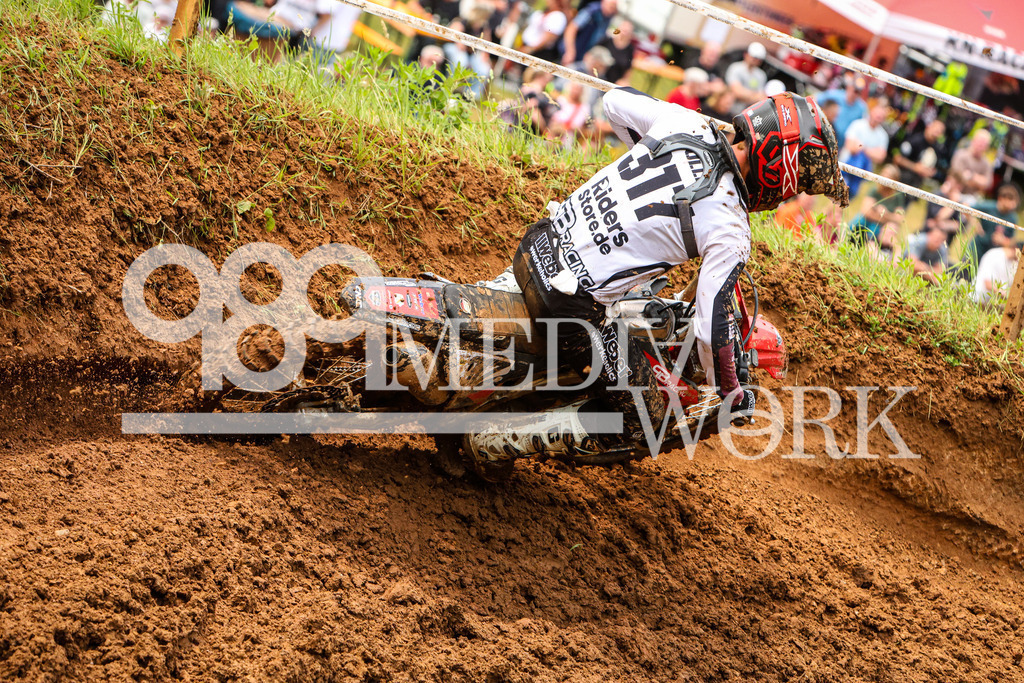 5E6A5798 | 989 MEDIAWORK
