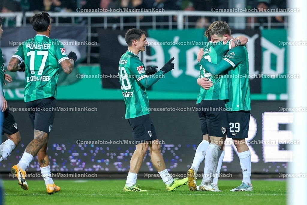 PRM06022601050 | 06.02.2026, Fußball, Preußen Münster - VfL Bochum, 2. Fußball Bundesliga,  Preußenstadion, 21.Spieltag, Saison 2025 2026: Torjubel nach dem Tor zum 1:0 durch Torschütze Imad Rondic (Preussen Muenster #29)  zusammen mit Jorrit Hendrix&nbsp;(Preussen Muenster #20) Marco Meyerhöfer&nbsp;(Preussen Muenster #28) Oliver Batista Meier&nbsp;(Preussen Muenster #17)   DFB regulations prohibit any use of photographs as image sequences and or quasi-video.