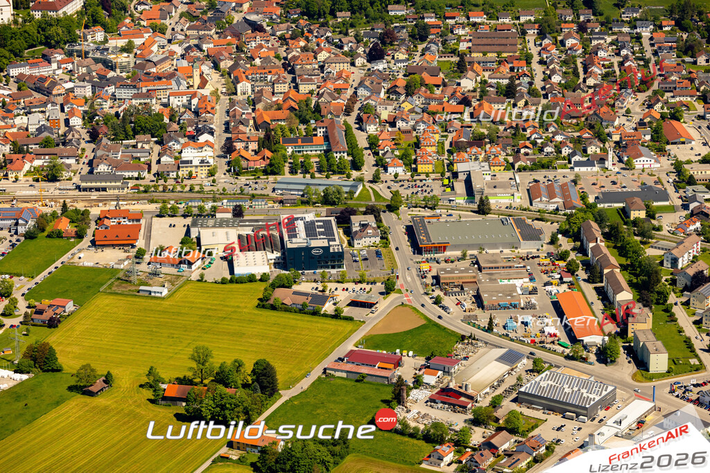 Das Luftbild zeigt :  Marktoberdorf - Die Luftaufnahme wurde 2024 vom UL-Flugzeug aus erstellt ( keine Drohne ) - Hochauflösende Luftaufnahme - Für grossformatige Ausdrucke geeignet. Die Geschenkidee !Mit Lizenz und Bildrechte bestellbar