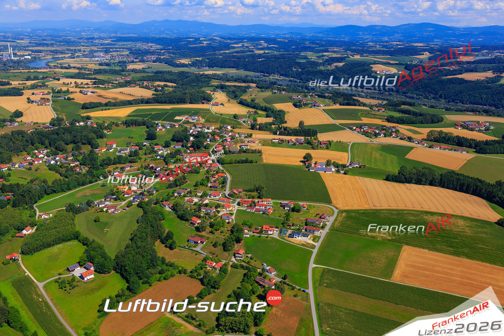 Die Luftaufnahme Alkofen -  wurde 2017 mittels Flugzeug (keine Drohne) erstellt. Perfekte Schärfe und Druck- Auflösung- Garantiert!