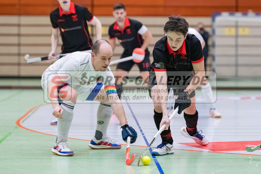 HK_20230113_102686 | 1. Bundesliga ( Halle ) Herren Crefelder HTC - DSD Düsseldorf am 13.1.2023 Crefelder HTC  ( CHTC ) Halle Glockenspitz , Krefeld , Ehling Jonathan ( Crefelder HTC #22 ) , Lukas Muth ( DSD Düsseldorf #7 )