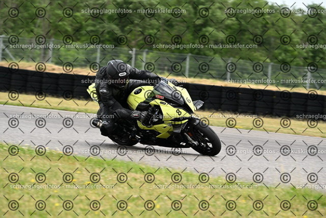 25bt02-0800 | markuskiefer.com - Realisiert mit Pictrs.com