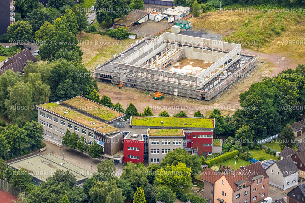 Bottrop240701281 | Luftbild, Baustelle mit Neubau Sporthalle an der Neustraße Ecke Westring auf dem ehemaligen Sportplatz, Wohnsiedlung  und Hochäuser, Teil des Josef-Albers-Gymnasiums, Süd-West, Bottrop, Ruhrgebiet, Nordrhein-Westfalen, Deutschland