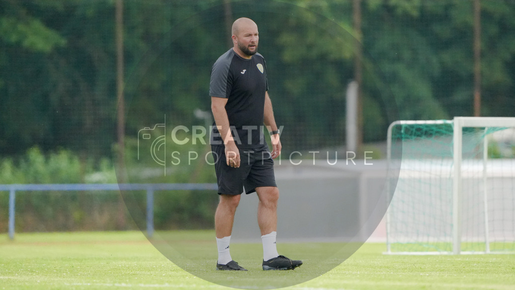 Fußball, Herren, Saison 2025/2026, Regionalliga Nordost, Trainingsauftakt des FSV 63 Luckenwalde am 18.06.2025 im Werner-Seelenbinder-Stadion, | Fußball, Herren, Saison 2025/2026, Regionalliga Nordost, Trainingsauftakt des FSV 63 Luckenwalde am 18.06.2025 im Werner-Seelenbinder-Stadion, Im Bild: Cheftrainer Michael Braune - Realisiert mit Pictrs.com
