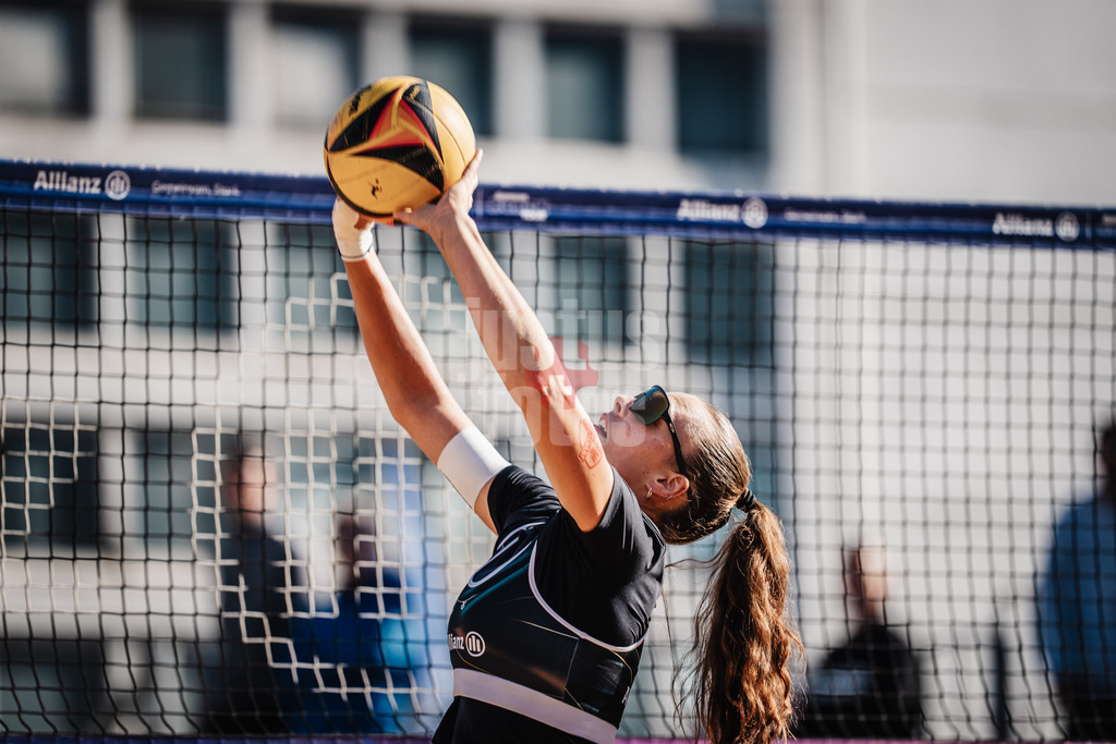 Beachvolleyball | Frauen | Allianz German Beach Tour 2025 | Tourstop Berlin | 23.08.2025 | Zuspiel von Elea Beutel