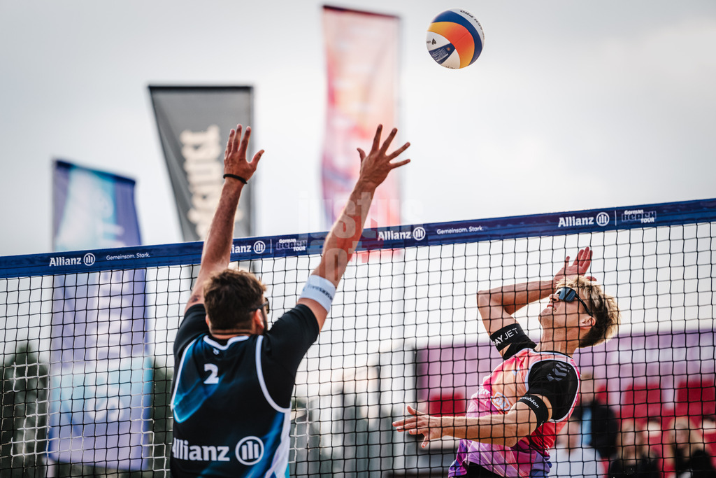 Beachvolleyball | Männer | German Beach Tour 2024 | Tourstop Bremen | 06.06.2024 | Simon Kulzer beim Angriff