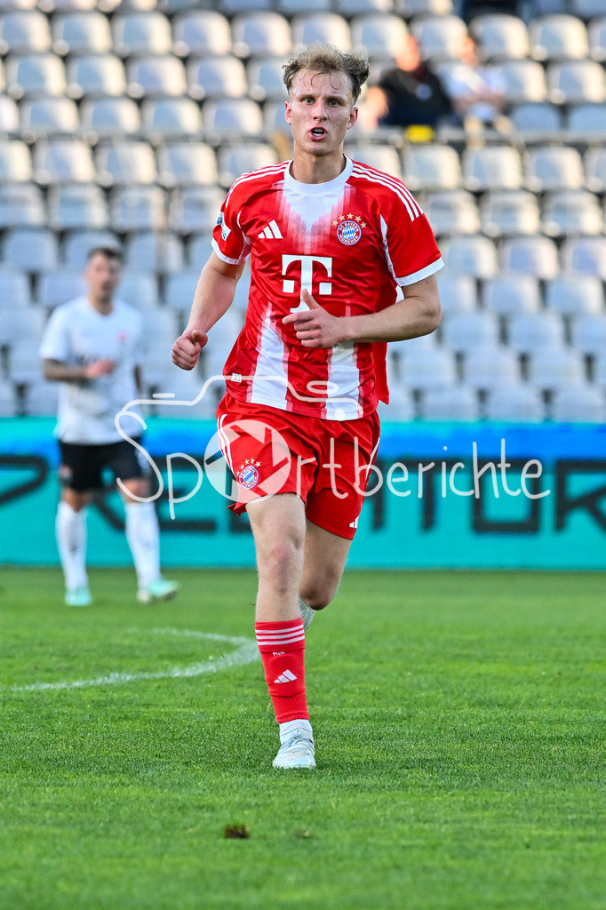 FC Bayern Amateure - TSV Aubstadt | MÜNCHEN, GERMANY - 24. APRIL: im Bild Kurt RÜGER (FC Bayern München II 8) während dem Match zwischen den Amateuren des FC Bayern und dem TSV Aubstadt am 31. Spieltag der Regionalliga Bayern im Grünwalder Stadion