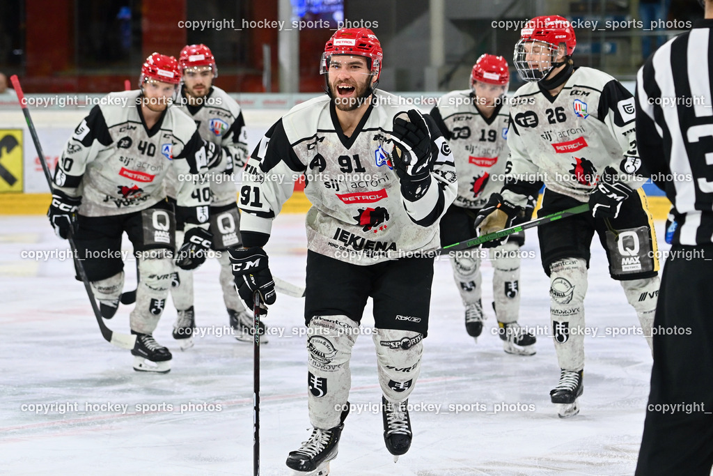 EK Zeller Eisbären vs. HDD Jesenice 1.10.2022 | Jubel HDD Mannschaft, #91 Jezovsek Zan, 