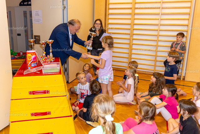 Sport in der Volksschule mit Sabrina Wrann | Bildershop von pixelworld.at - Realisiert mit Pictrs.com