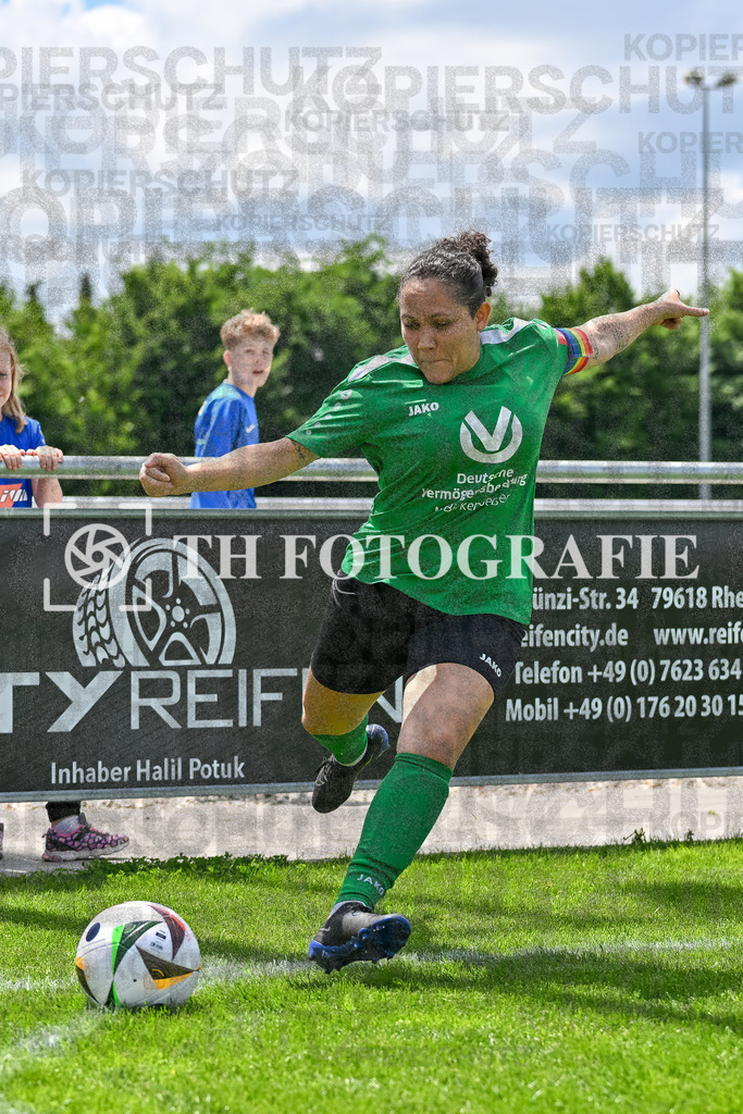 GER, FC Hauingen - SV Waldhaus, Frauen-Fussball, Rothaus Bezirkpokal, Finale, Saison 2024/2025, 29.05.2025 | Fabiane Priscila Leite de Souza (SV Waldhaus, #12)GER, FC Hauingen - SV Waldhaus, Frauen-Fussball, Rothaus Bezirkpokal, Finale, Saison 2024/2025, 29.05.2025Foto: TH Fotografie/Thomas Hess