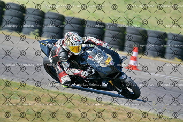 25bt04-0043 | markuskiefer.com - Realisiert mit Pictrs.com