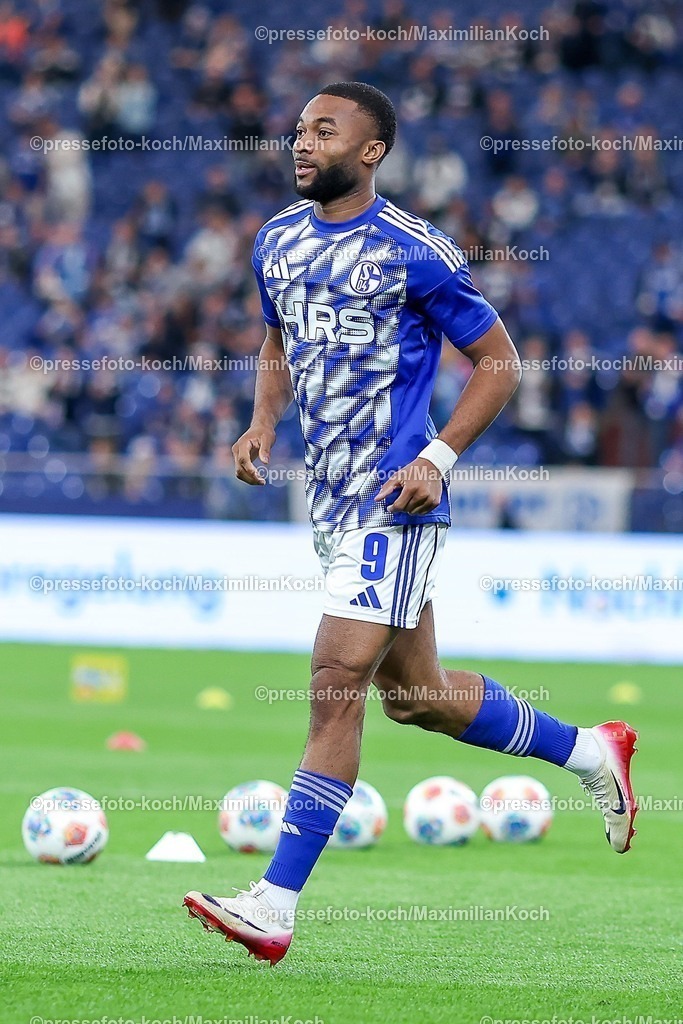 S0413092501002 | 13.09.2025, Fußball, FC Schalke 04 - Holstein Kiel, 5.Spieltag, 2. Fußball Bundesliga, Veltins-Arena Gelsenkirchen, Saison 2025 2026: Moussa Sylla (Schalke04 #09) DFB regulations prohibit any use of photographs as image sequences and or quasi-video.
