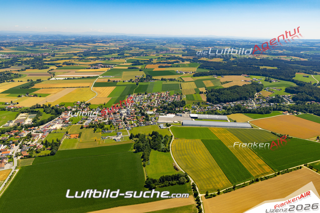 Aktuelles Luftbild von  Roßbach - Die Luftaufnahme wurde 2022 mittels UL-Flugzeug erstellt ( keine Drohne ) - hochauflösende Kamera-Systeme von  Canon -Beste Qualität - Für grossformatige Ausdrucke geeignet. Die Geschenkidee !