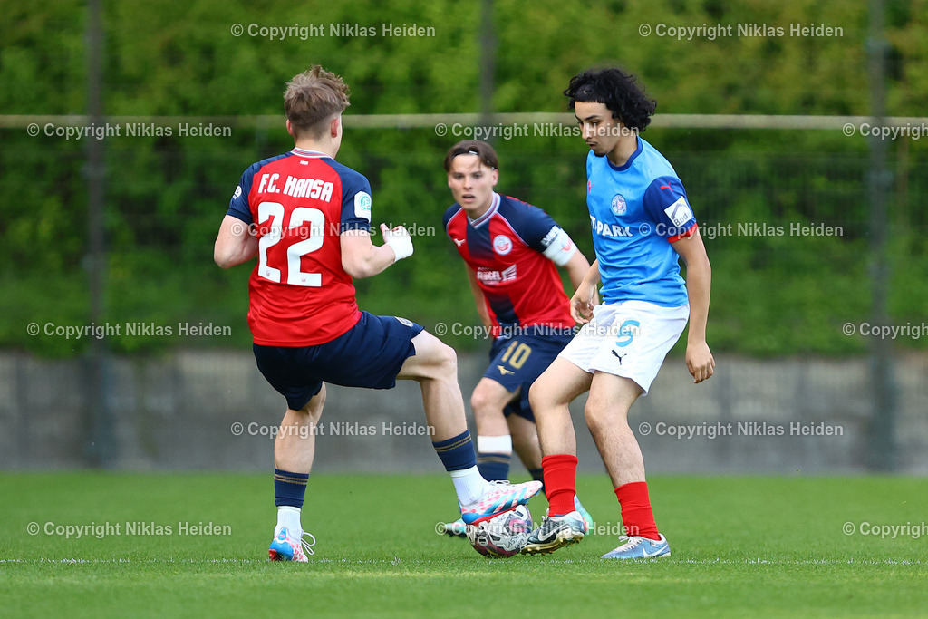 NH_HolsteinKielU19_FCHansaRostockU19_U19DFBNachwuchsliga_07052025 | #5 Ayoub Assameur (Holstein Kiel U19), #22 Kim Ove Janke (FC Hansa Rostock U19)Fußball I Junioren I U19 DFB-Nachwuchsliga I Saison 2024-2025 I Hauptrunde Liga B, Gruppa A, 12. Spieltag I Holstein Kiel U19 - FC Hansa Rostock U19 I 07.05.2025 I Citti-Fußballpark